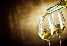 Die Bedeutung von Farbe und Klarheit bei Weißweinen