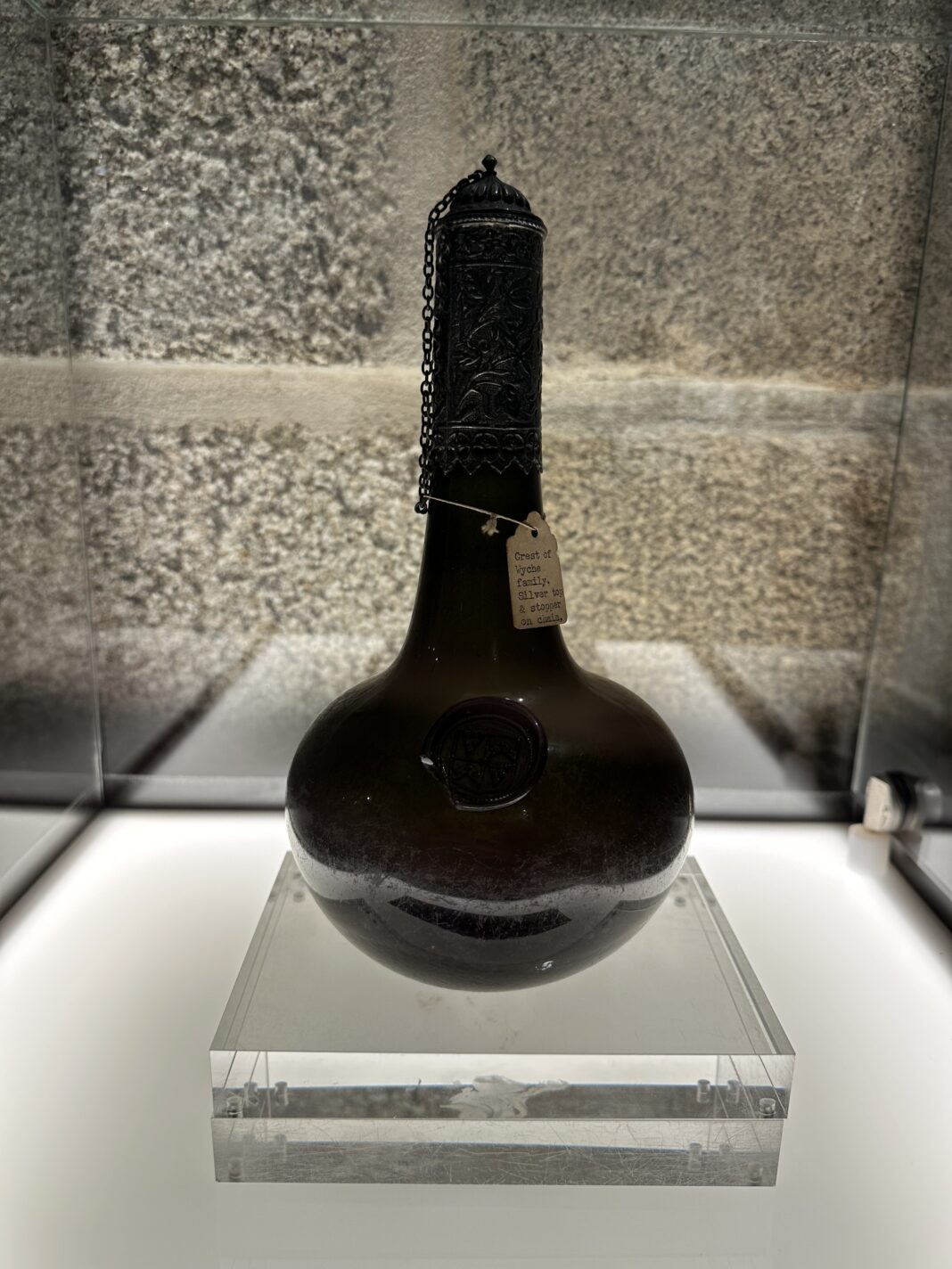 Sehr alte Portweinflasche Historische Portweinflasche von Sandeman